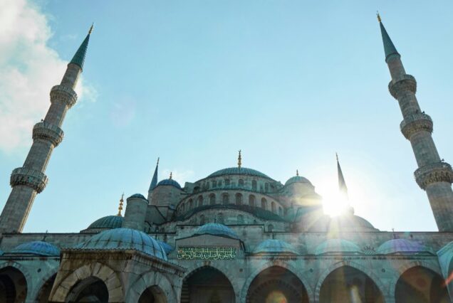 Masjid Biru Sultan Ahmed Istanbul ketika matahari terbenam