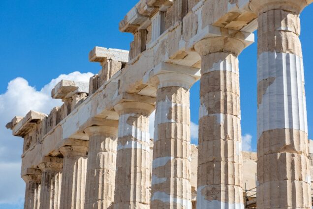 Tiang kuil Parthenon di Acropolis, Athens, Greece
