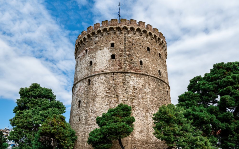 Menara Putih Thessaloniki, Greece dengan awan di langit