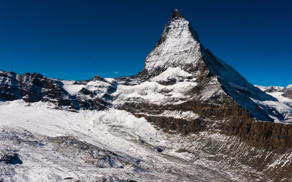 Gunung Matterhorn bersalji di Zermatt, Switzerland